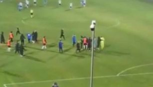 ¡Insólito! Padre golpea a portero rival tras dura entrada contra su hijo en la Serie C