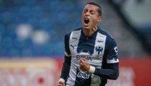 Funes Mori celebrando un gol con Rayados