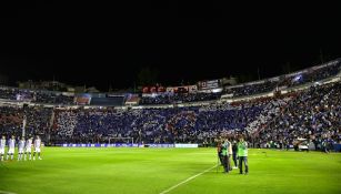¡Fiesta celeste! Afición de Cruz Azul realizó un mosaico por aniversario del equipo en Primera División
