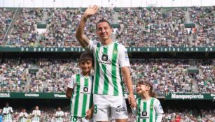 Andrés Guardado comienza a despedirse en Betis, León lo espera en los próximos días