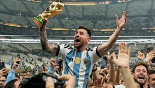 ¡Locura! Lionel Messi es recibido en El Salvador en medio del caos