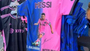 ¡No saben a quien apoyar! Venden playeras mitad El Salvador mitad Inter Miami