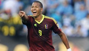 Salomón Rondón trolleó a fan que cuestionó su desempeño en River Plate