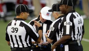 Cuántos referees hay en un partido de NFL