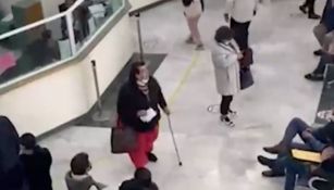 A gritos, familiar de paciente exige en el IMSS que le den atención 