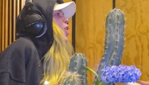 Belinda recibe de sorpresa, un cactus de  parte de El Patrón