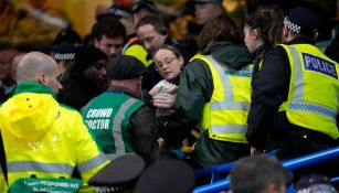 Aficionado del Leeds herido al caer de gradas de Stamford Bridge en el partido ante Chelsea