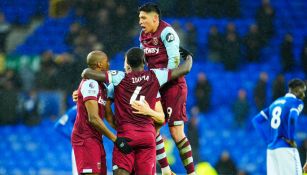 Edson Álvarez se estrena con golazo en victoria del West Ham sobre el Everton