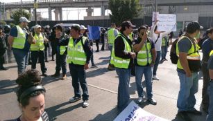 Trabajadores de Interjet cierran Circuito Interior y acaban a golpes con la policía