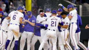 ¡Los campeones debutan con victoria! Rangers vencieron en extra innings a los Cubs