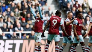 Festejo de los Hammers en partido 