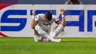 Rogelio Funes Mori celebra su anotación con los del Pedregal