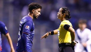 Revelan audios entre el VAR y Katia Itzel García en polémico penal del Cruz Azul Puebla