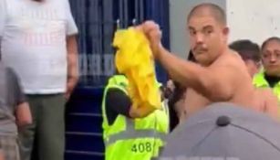 ¡Inaceptable! Seguridad del estadio 'niega' entrada de aficionados con playera de América