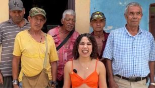 Mujer presume que tiene siete novios ancianos y todos le entregan el dinero de su pensión