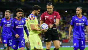 Henry Martín, antes de cobrar el penalti que le dio el título a América vs La Máquina