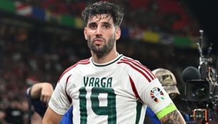 Dominik Szoboszlai con la playera de Barnabás Verga, compañero de selección