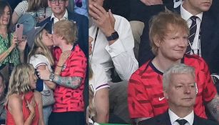 Ed Sheeran celebra gol de Inglaterra besando a su esposa Cherry en final de la Eurocopa