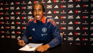 Leny Yoro tras firmar contrato con Manchester United: 'Es un honor increíble'