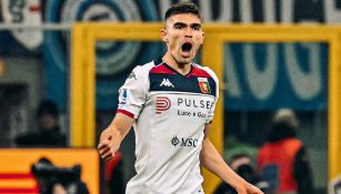 Johan Vásquez se queda en el Genoa 