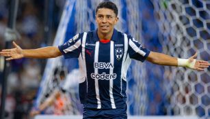 Johan Rojas se estrena con Rayados 