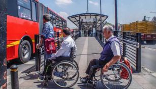 Así pueden viajar GRATIS en Metro y Metrobús personas discapacitadas de la CDMX 