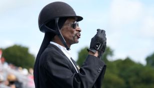 Snoop Dogg fue visto vestido de jockey en París 2024