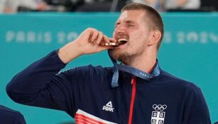 París 2024: Así festejó Nikola Jokić con Serbia después de ganar medalla de bronce