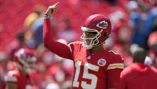 Patrick Mahomes rompe las redes sociales al lanzar un pase de espaldas