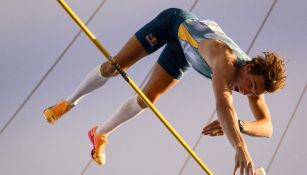 ¡No para! Armand Duplantis vuelve a batir récord mundial de salto con garrocha