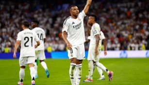 Mbappé festeja su gol con el Madrid