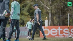 Efraín Juárez todavía no debuta con Atlético Nacional