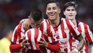 Chivas se impone a León 2 a 0 en casa y mantiene el invicto ante su gente