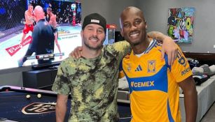 Didier Drogba presume playera de Tigres junto a André-Pierre Gignac