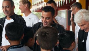 Leyendas del futbol internacional visitaron una primaria en Monterrey