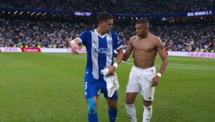 Abqar, jugador de Alavés, le pidió la playera a Mbappé al medio tiempo