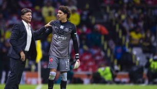 Hernán Cristante lanza pedrada contra Guillermo Ochoa: 'Tiene más descensos que yo'