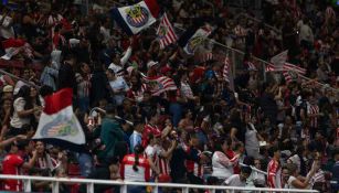 Aficionadas de Chivas son retiradas del Estadio Akron por pedir la salida de ‘Quino’ Moreno y Nelly Simón 