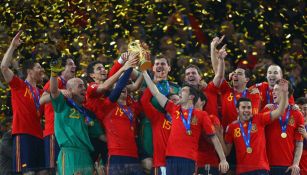 Con el retiro de Andrés Iniesta, ¿cuántos campeones con España en 2010 siguen en activo?