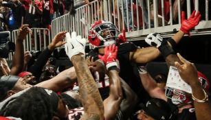 Falcons vienen de atrás y vencen a los Bucs