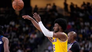 Bronny James inicia su carrera con Lakers en pretemporada; LeBron se unirá después