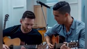 Messi y Cristiano Ronaldo hacen dueto y tocan la guitarra