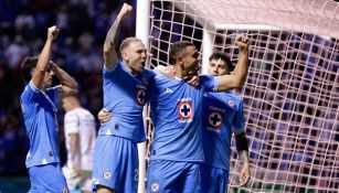 Cruz Azul vence 1-2 a Puebla y se mete a Play-in