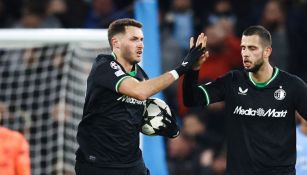 Santiago Giménez luego de jugar en Inglaterra ante el City