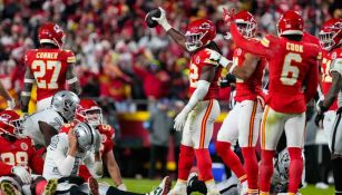 Los Chiefs lograron otra victoria sufrida para amarrar la postermporada