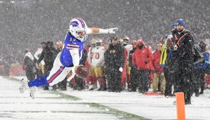 Josh Allen, el primer quarteback en anotar touchdown por tierra