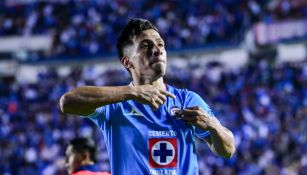 Ángel Sepúlveda regala camiseta a pequeña aficionada