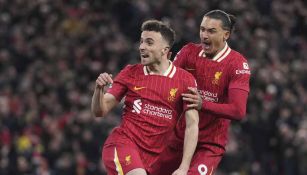 Liverpool, con un jugador menos, rescata el empate ante Fulham; Raúl Jiménez fue titular