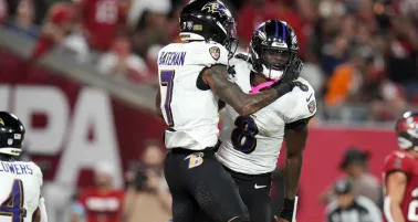 Lamar Jackson brilla con cinco pases de TD en el triunfo en MNF ante los Bucs