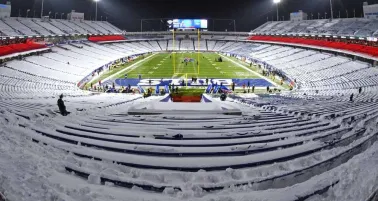 ¡Ni la nieve los detiene! Aficionados de los Bills llenan el estadio a pesar de fuerte nevada